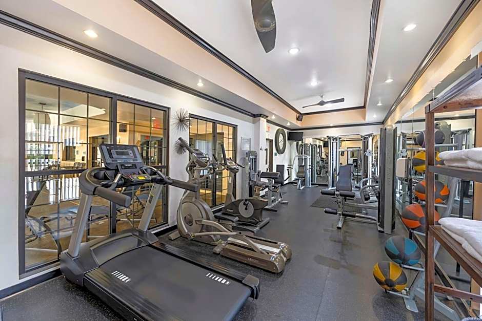 Best Western Plus Emerald Inn & Suites