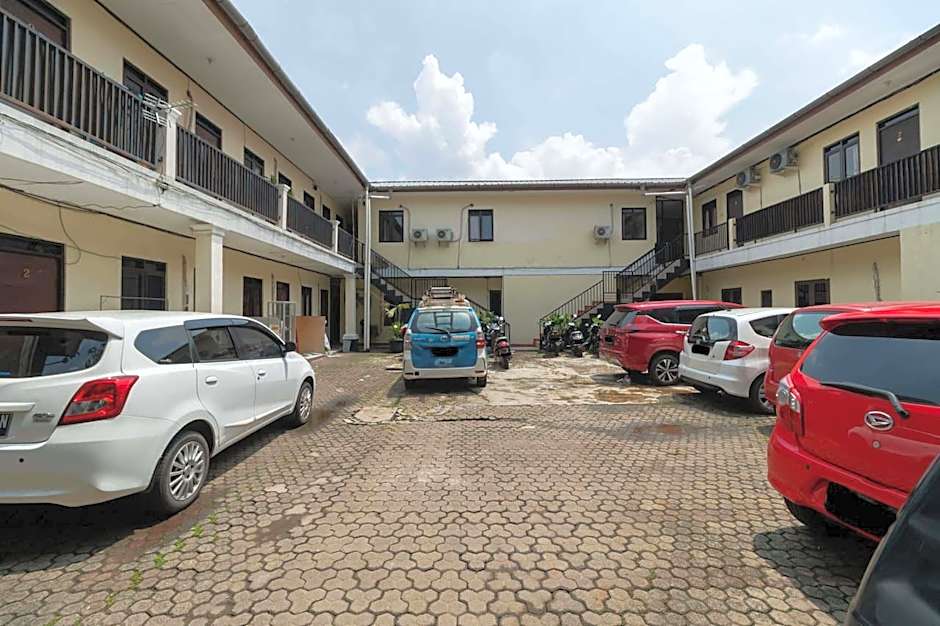 RedDoorz near Pondok Indah Water Park