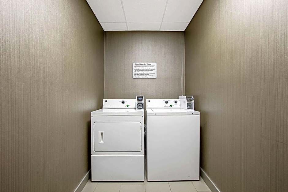 La Quinta Inn & Suites by Wyndham Fayetteville