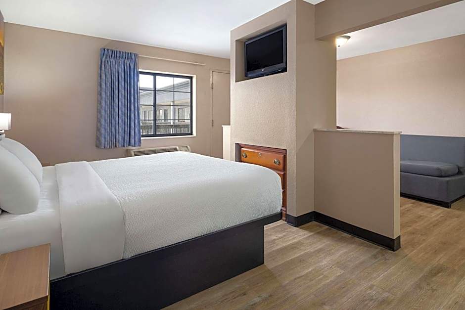 Days Inn & Suites by Wyndham Kokomo