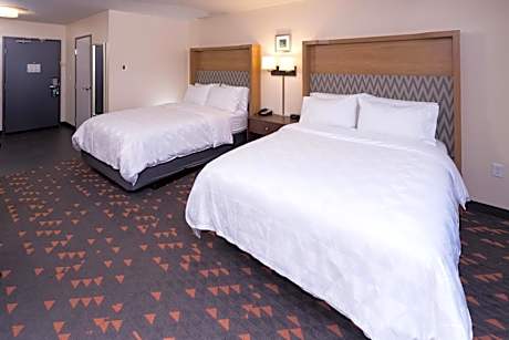 Queen Room with Two Queen Beds - Hearing Accessible