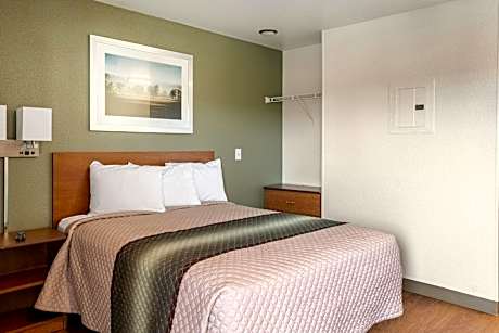 Studio Queen Room Disability Access Non-Smoking