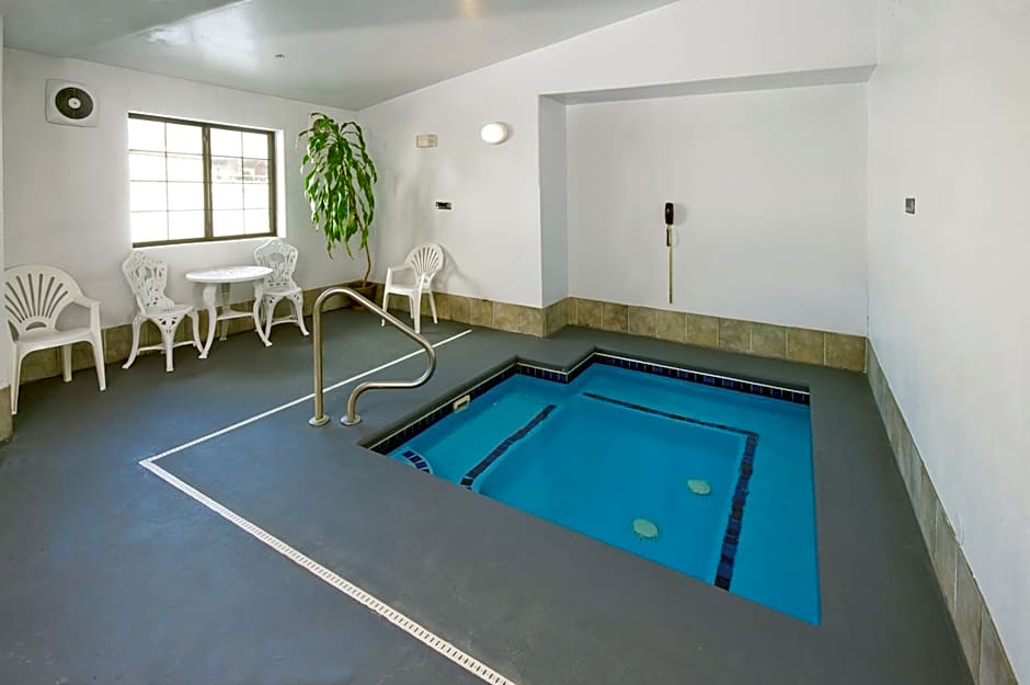 Super 8 by Wyndham McCall