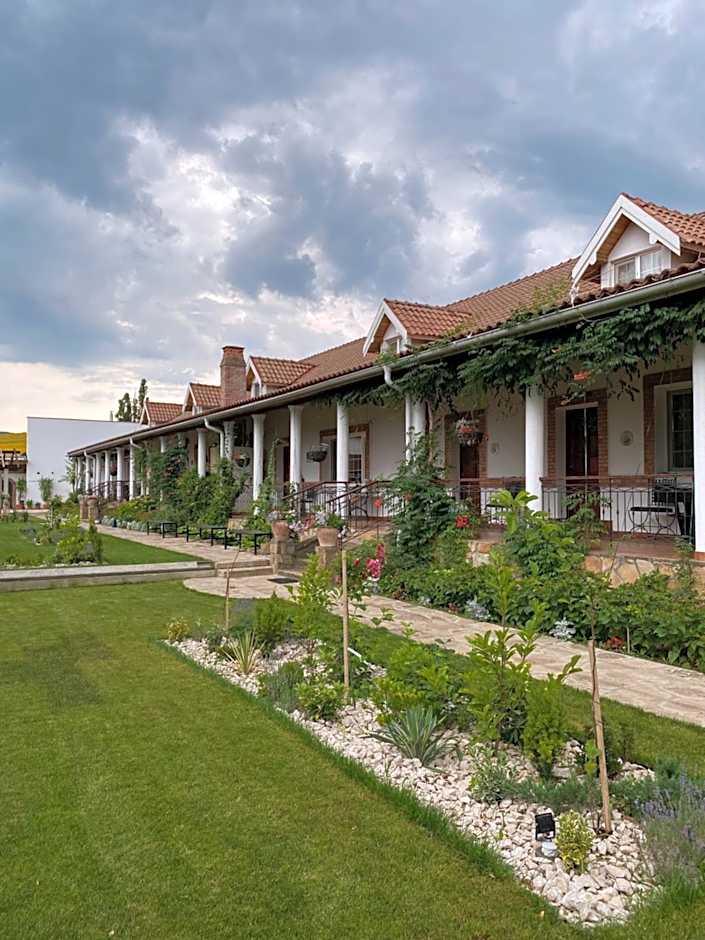 Country Club La Mesteceni