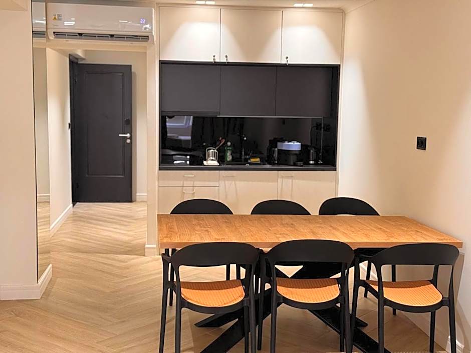 Triple A - Family hospitality Near Ermou - FREE Parking!