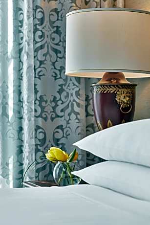 Club Lounge Access Deluxe King Room - Historic Building - Hearing Accessible