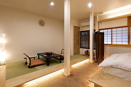Quadruple Room with Private Bathroom