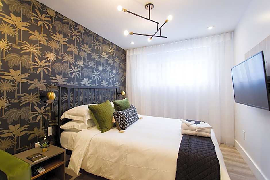 16 Studio Apartment-Hotel in Little Italy by Den Stays