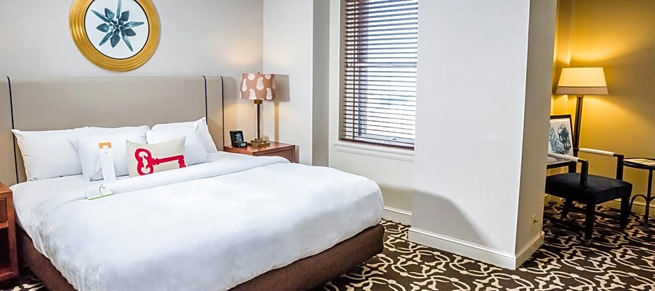 Hotel Phillips Kansas City, Curio Collection by Hilton