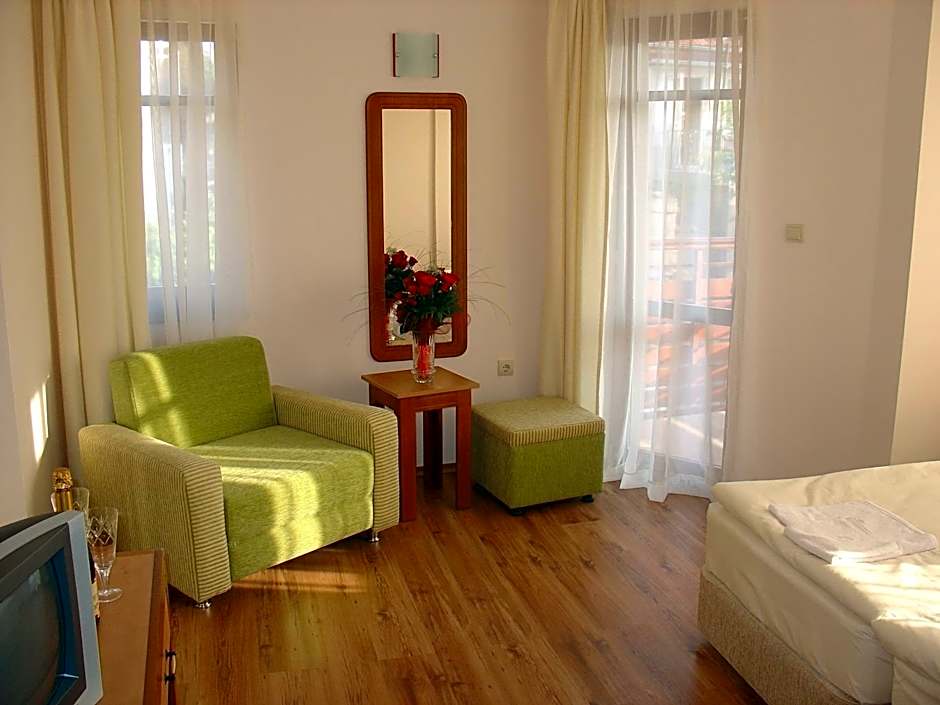Family Hotel Saint Nikola and Free parking