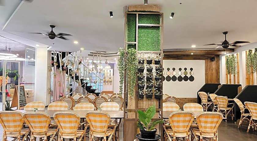 Oak Tree Urban Hotel