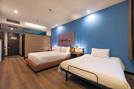 Deluxe Family Room