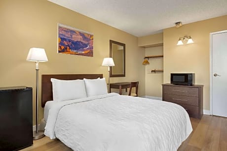 Queen Room - Disability Access/Non-Smoking