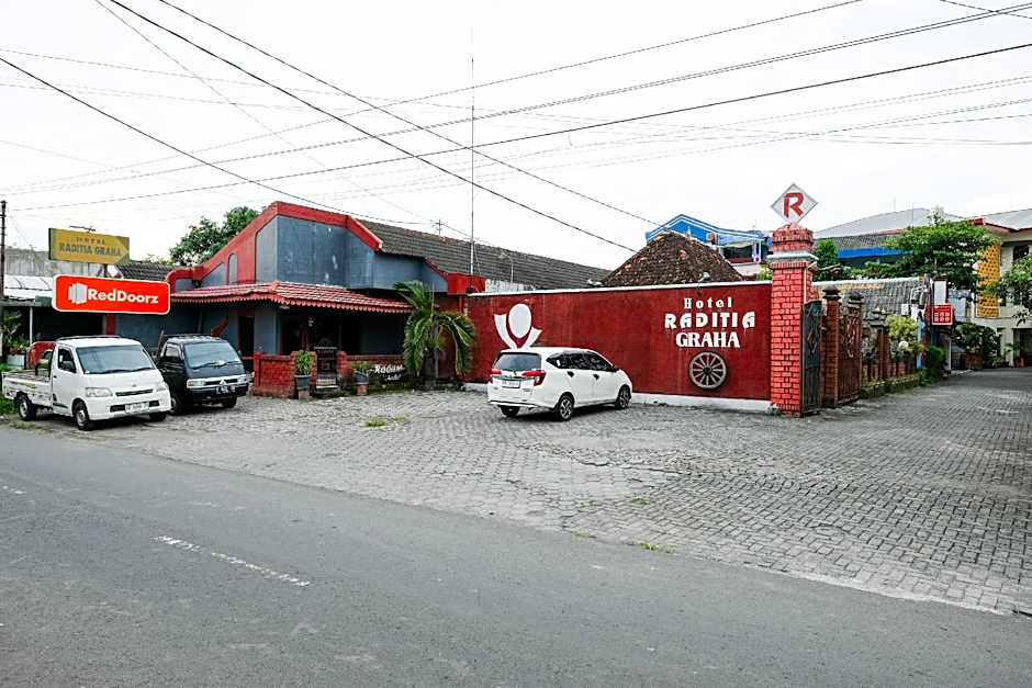 RedDoorz @ Hotel Raditia Graha Yogyakarta