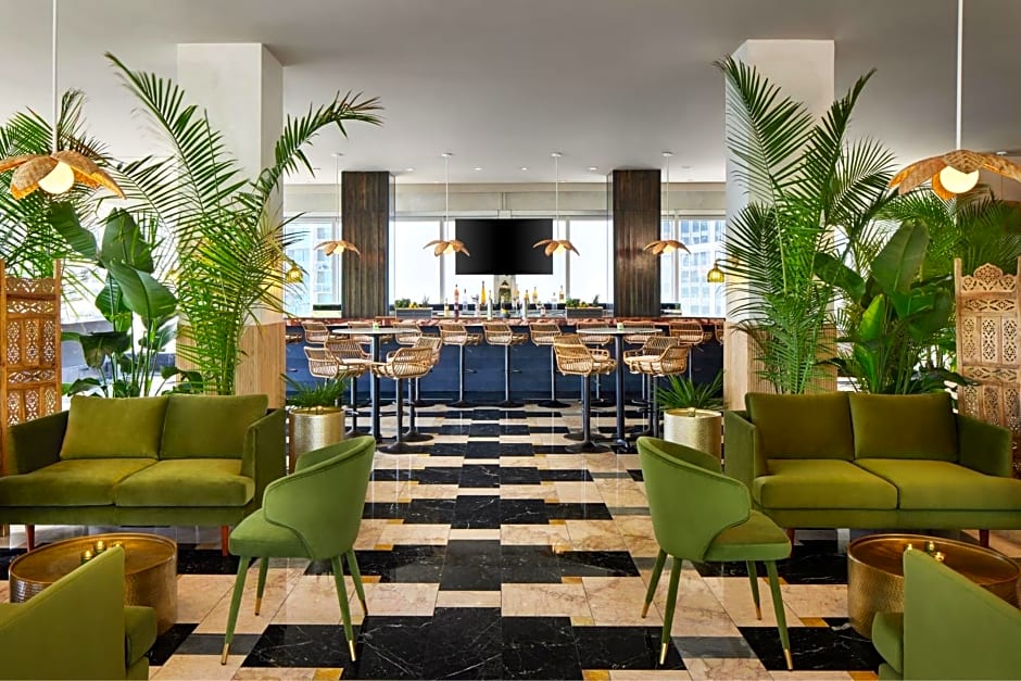 W Miami
