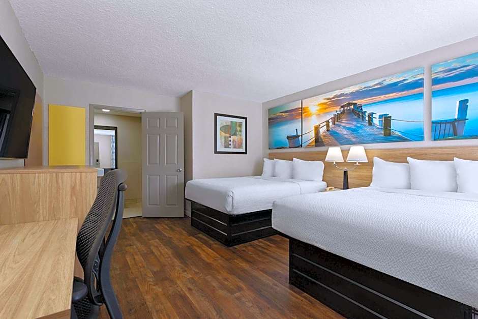 Days Inn by Wyndham St. Petersburg Central