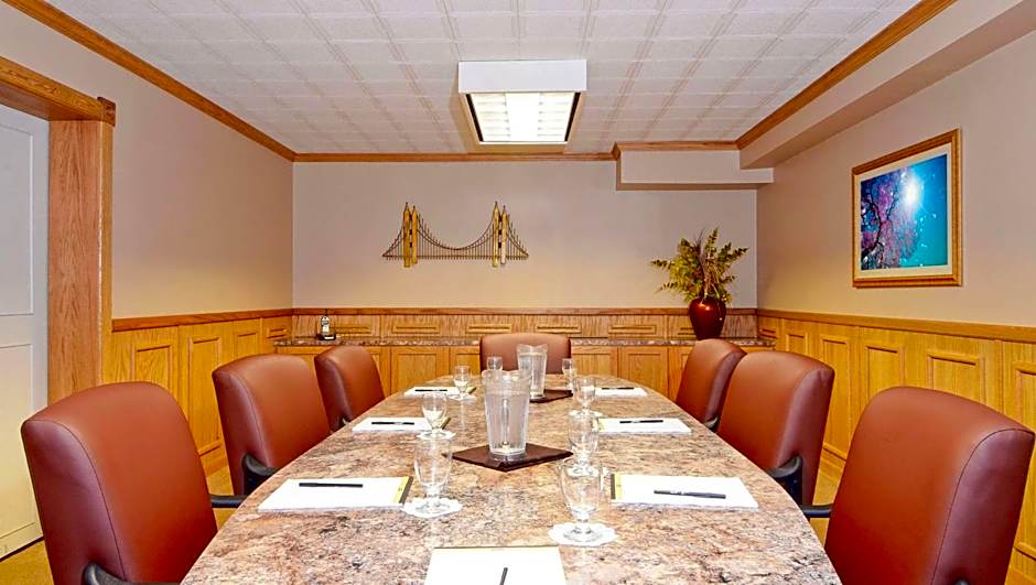 Magnuson Grand Pioneer Inn And Suites