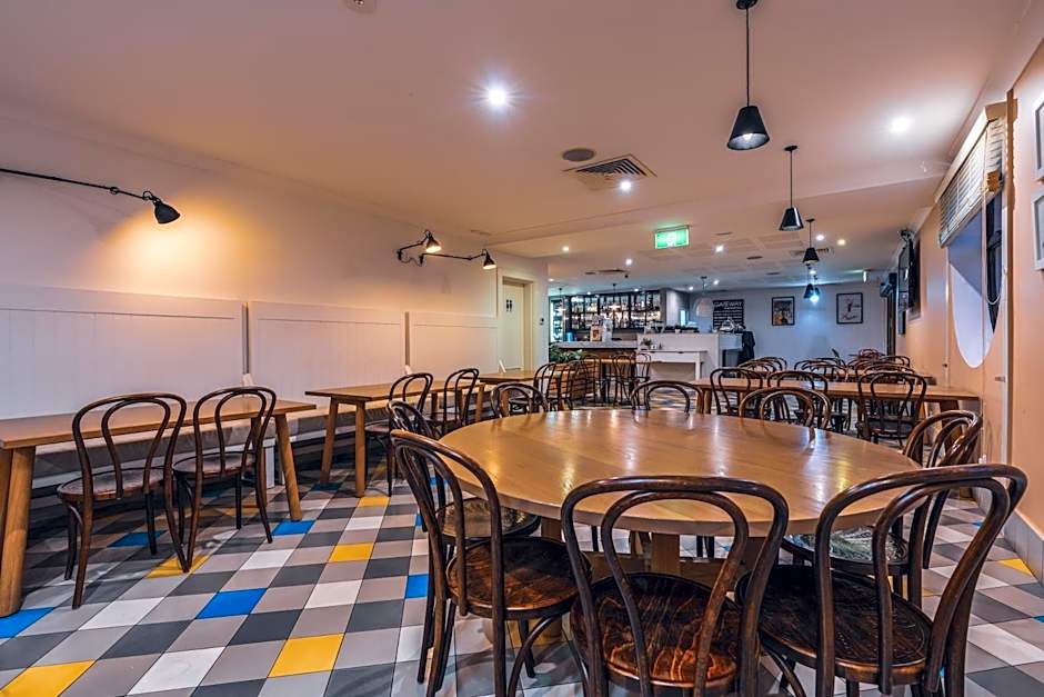 Western Gateway Motel and Apartments