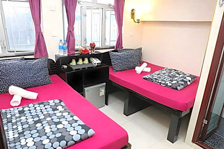 2 Family Rooms for 8 People