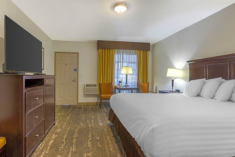 Best Western Plus Frontier Motel