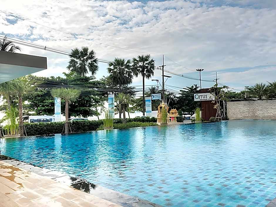 EveRyDaY BEACHFRONT STYLISH  LUXURY* JOMTIEN