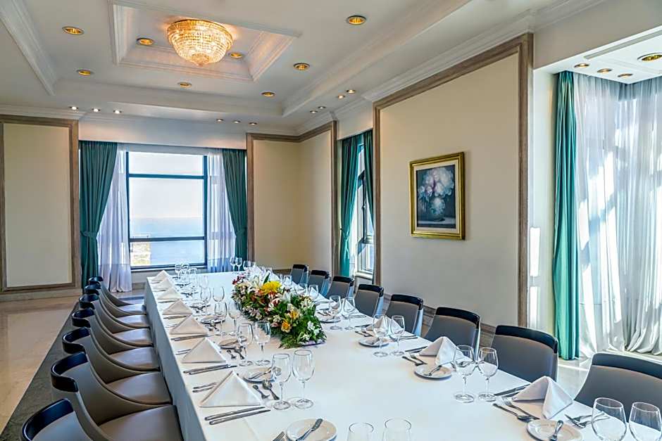 Radisson Montevideo Victoria Plaza Hotel