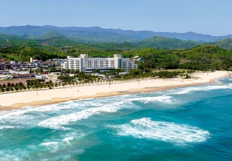 Ocean to You Resort Sokcho Seorak Beach Hotel and Condo