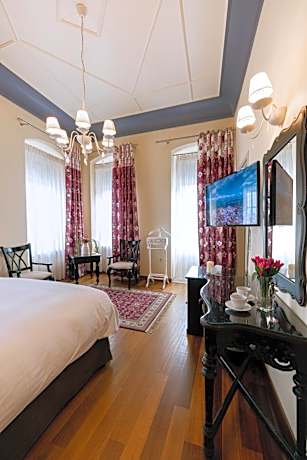 Junior Suite with Balcony