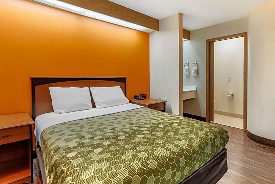Econo Lodge North Academy