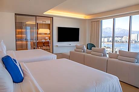 Homm Suite Ocean + Lake View - Two King Breakfast & Swimming