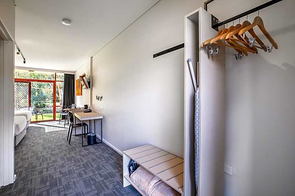 Nightcap at York on Lilydale