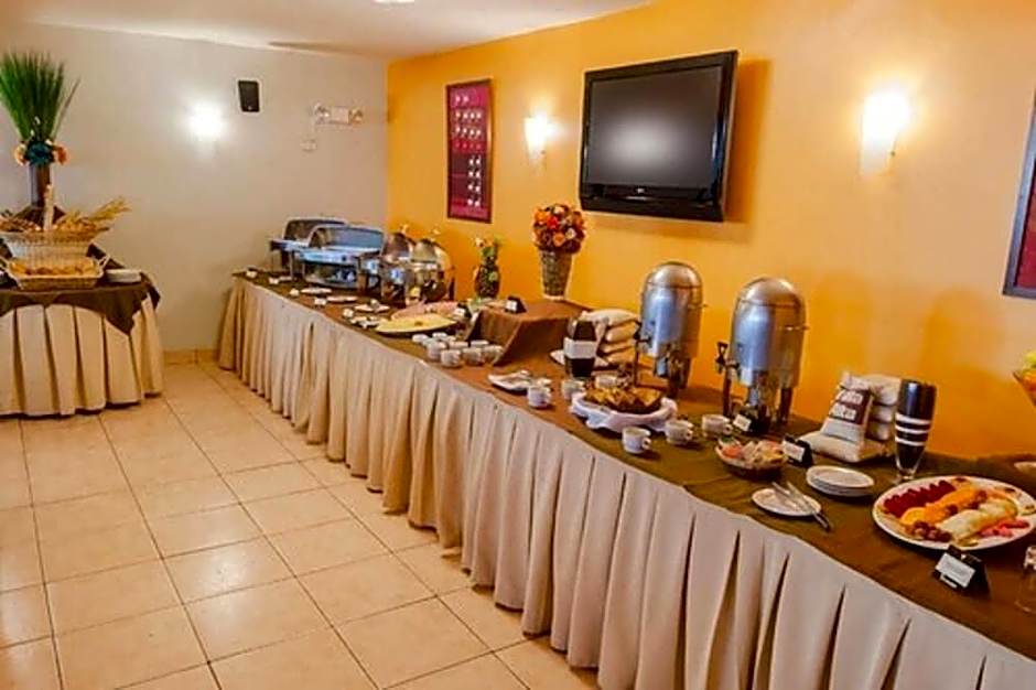 Thunderbird Carrera Hotel & Casino