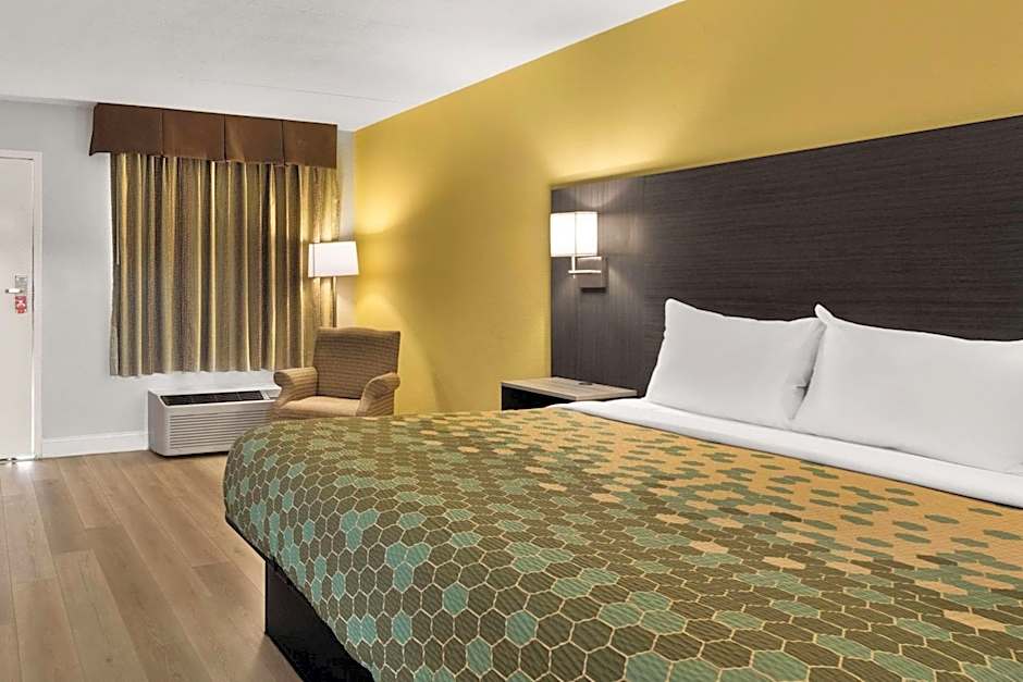 Econo Lodge White Pine Morristown I-81 & I-40 Split