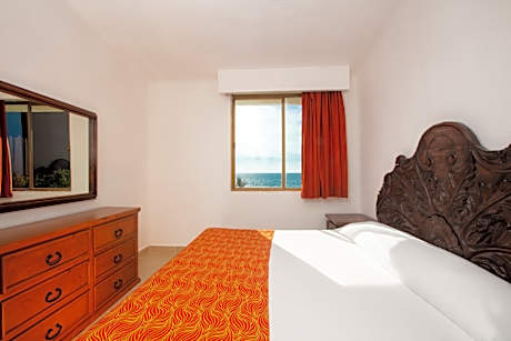 CONTEMPORARY 2 BEDROOM - TRIPLE