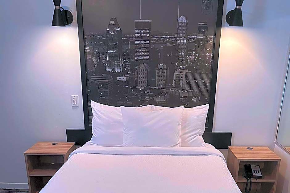 Super 8 by Wyndham Montreal