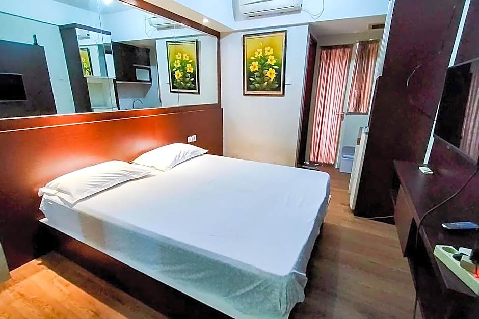 RedLiving Apartemen Green Lake View Ciputat - Juragan Rooms Tower B with Fast Wifi