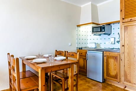 ONE BEDROOM 2 ADULTS