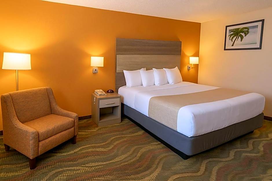 Travelodge by Wyndham Muskegon