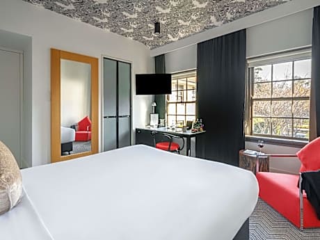 Peppers Queen Room with Bath Tub