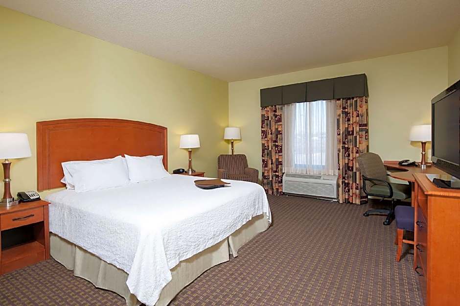 Photo 1 of 2 of 1 King Bed Suite, Hearing/Mobility Accessible, Bathtub