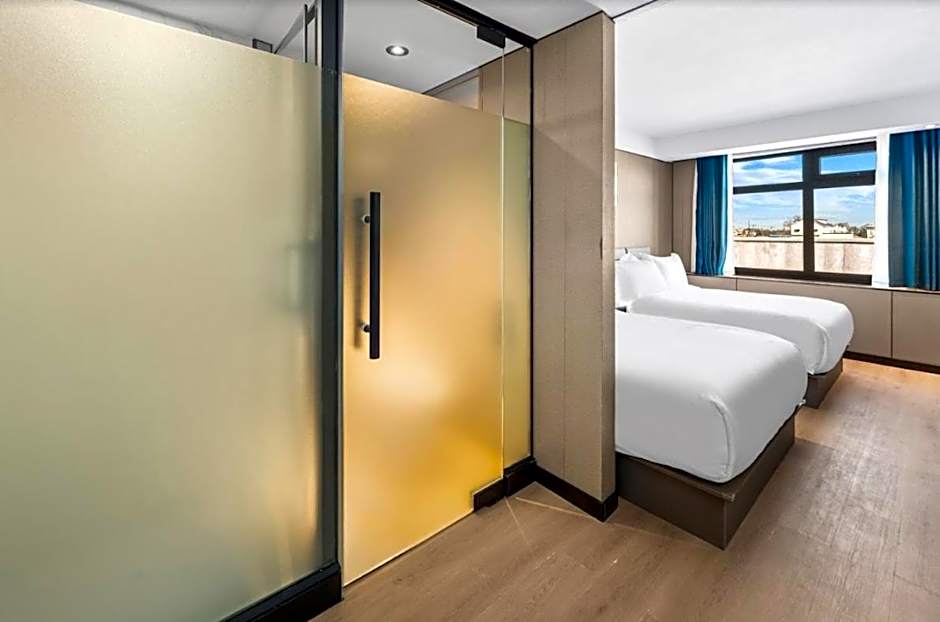 Ly New York Hotel