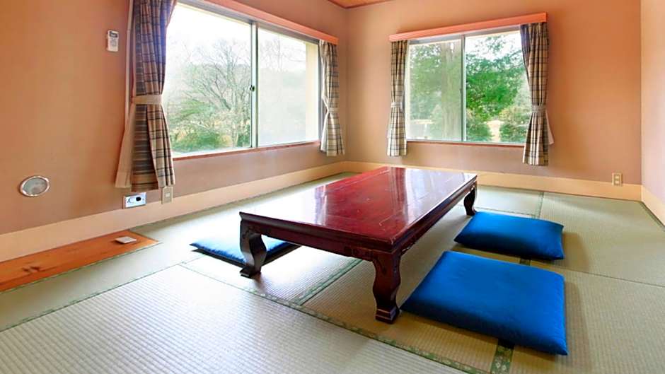 Izu Ippeki lake lakeside terrace