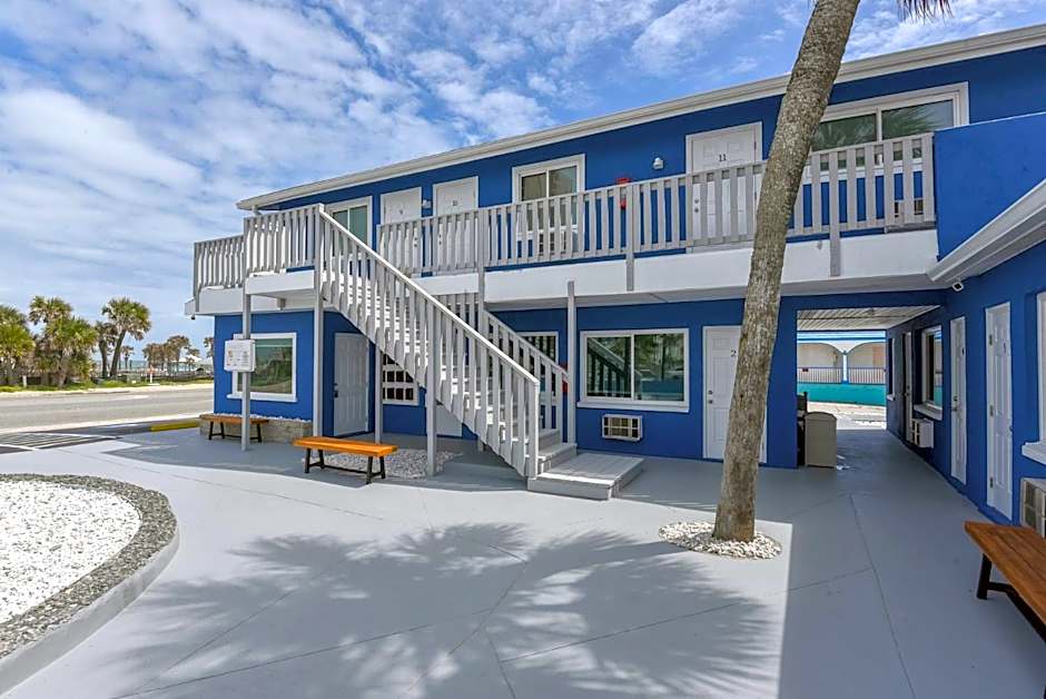 Cozy Studio Suite Near Beach w Kitchenette #5