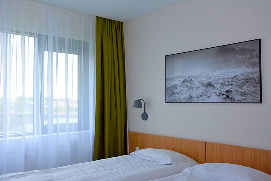 Photo 1 of 10 of 1 King Bed, River View