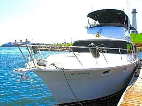 Dockside Boat & Bed Long Beach