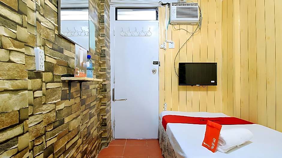 RedDoorz near OWWA Pasay