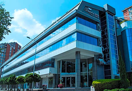 Queen's Hotel - Zebra Centre