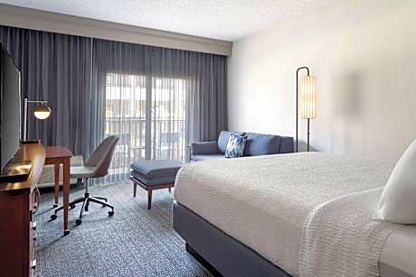 Room, 1 King Bed with Sofa bed (Mobility/Hearing Accessible, Tub) (1 King Bed and 1 Double Sofa Bed)