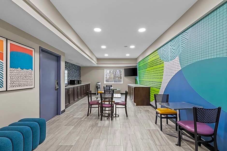 Days Inn & Suites by Wyndham Union City
