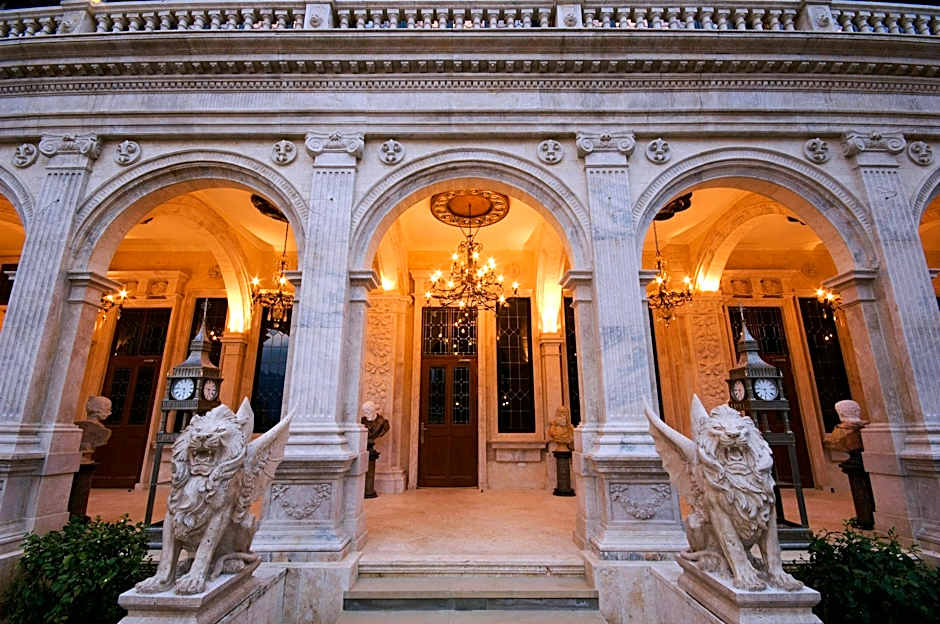 The Old England Hotel